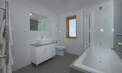 Smiggin Holes Hotel | Smiggins Hotel & Chalet Apartments