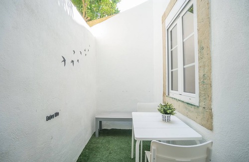 Socorro Apartment | Smile you are at Mouraria, excellent location!