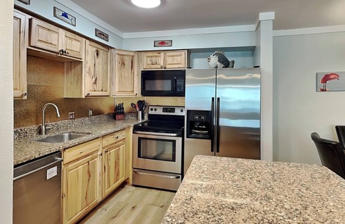 Port Aransas Condo | Smiling Jacks Escape | Pet Friendly, Shared Pools!