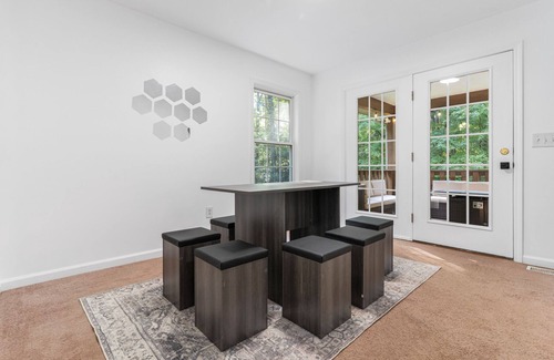 Goodview House | Smith Mtn Lake ~Fire pit ~ Game Room ~ Cozy Beds