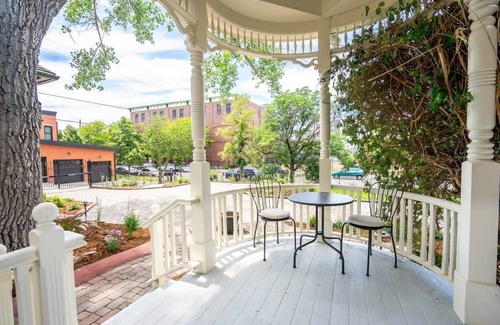 Five Points Apartment | Smiths Crescendo Summ