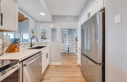North Shore Condo | SML Paradise Lake Front!