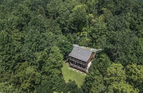 Cosby Cabin | Smokey Mountain Retreat with hot tub and arcade games, sleeps 8!