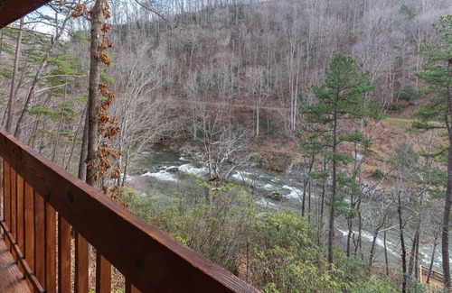Whittier Cottage | Smokey Mountain River Retreat