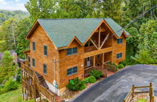 Gatlinburg House | Smokey's Lodge