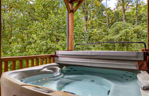 Gatlinburg House | Smokey's Lodge