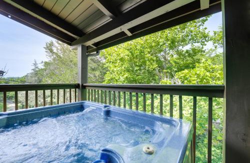 Sevierville House | Smokies Cabin on Douglas Lake with Resort Pool