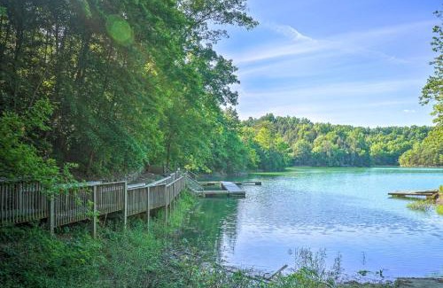 Sevierville House | Smokies Cabin on Douglas Lake with Resort Pool