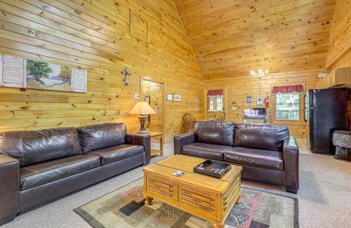 Sevierville House | Smokies Cabin on Douglas Lake with Resort Pool