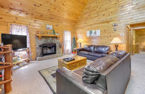 Sevierville House | Smokies Cabin on Douglas Lake with Resort Pool