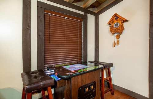 Sevierville House | Smokies Hideaway View Hot Tub Games Fireplace