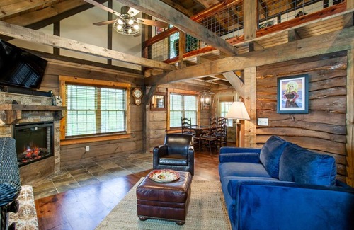 Sevierville House | Smokies Hideaway View Hot Tub Games Fireplace