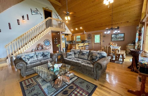 Unaka Ski Chalet | Smokies View - private chalet with mountain views
