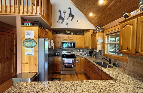 Unaka Ski Chalet | Smokies View - private chalet with mountain views