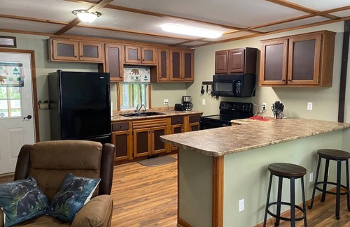 Sevierville Cabin | Smoky Cozy Cabin/Family-Oriented/Prime-Location/Hot-tub/Pet friendly/Fire-pit