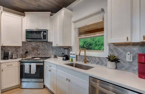 Gatlinburg - Pigeon Forge House | Smoky Mountain Bliss*Dogs Welcome*HotTub*EVCharger