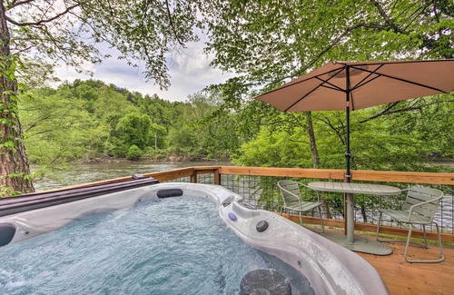 Cherokee Cabin | Smoky Mountain Cabin w/Hot Tub & River Views!