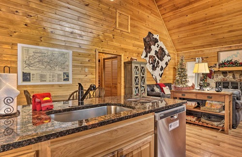Sevierville Cabin | Smoky Mountains Cabin < 1 Mi to Douglas Lake