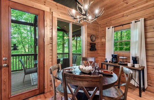 Wears Valley Cabin | Smoky Mtn Retreat! Large Pool, Game Rm, Hot Tub!