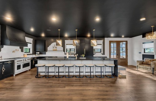 Wears Valley Cabin | Smoky Mtn Ultra Luxury Cabin, IndoorPool, PS5, Waterpark, Pool Table, 8Bsleeps26
