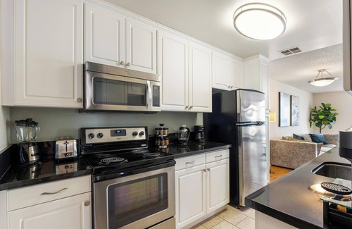 Venice Apartment | Smoky Quartz - Marina View Spacious 3BR near Yacht Club
