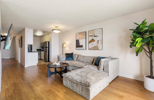 Venice Apartment | Smoky Quartz - Marina View Spacious 3BR near Yacht Club