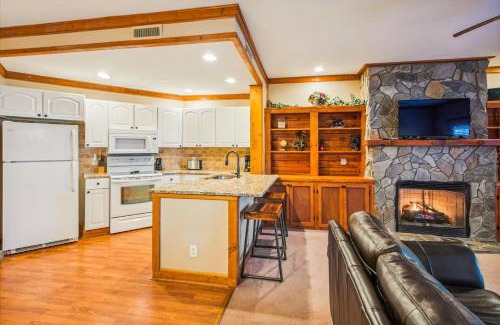 White Oak Lodge Apartment | Smoky Serenity