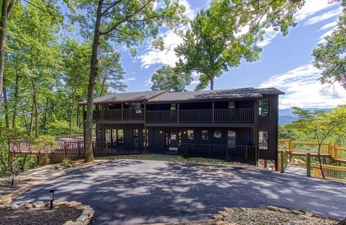 Gatlinburg - Pigeon Forge House | Smoky Vista Lodge, Amazing Mtn Views, Hot Tub, 1089 FREE tickets each paid day, Dollywood and More!