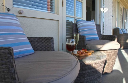 Victor Harbor Apartment | Smugglers Inn Studio Apartment 15