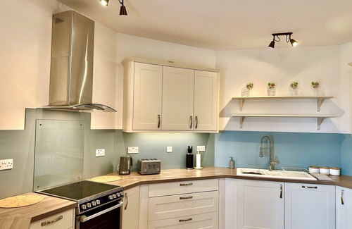 Ventnor Apartment | Smugglers View - sleeps 4 guests in 2 bedrooms