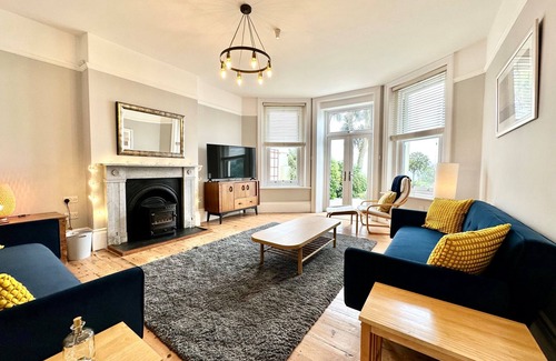 Ventnor Apartment | Smugglers View - sleeps 4 guests in 2 bedrooms