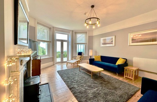 Ventnor Apartment | Smugglers View - sleeps 4 guests in 2 bedrooms