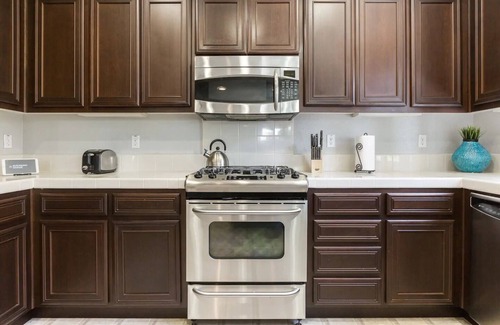 Santa Clara House | SN Enjoy the Comforts of a Silicon Valley Pad