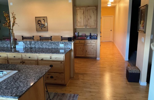Buhl House | Snake River canyon 2 bedroom house in Buhl overlooking the river & golf course