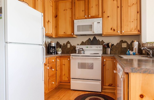 Mountain House Condo | Snake River Village #29 by Summit County Mountain Retreats