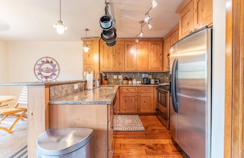 Mountain House Condo | Snake River Village #29 by Summit County Mountain Retreats