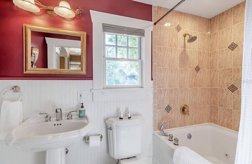 Historic Old Northeast Apartment | Snell Suite at ONE Inn: King Bed, Kitchenette, Near Downtown & Vinoy Park.