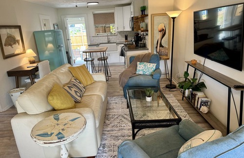 Stuart House | Snook Shack! Park Boat-RV/Grill/Bikes/Fishing Rods/Beach Gear/Outdoor Shower/W/D