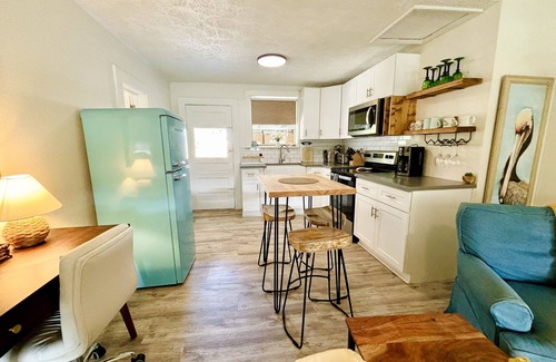 Stuart House | Snook Shack! Park Boat-RV/Grill/Bikes/Fishing Rods/Beach Gear/Outdoor Shower/W/D