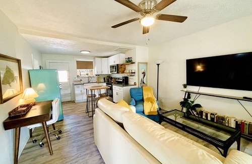 Stuart House | Snook Shack! Park Boat-RV/Grill/Bikes/Fishing Rods/Beach Gear/Outdoor Shower/W/D