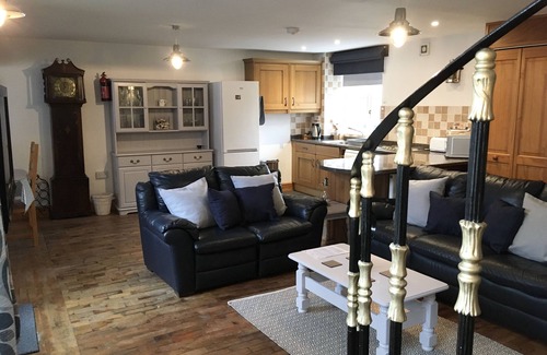 Appledore House | Snookers - Stunning 3 Bed, 3 Bath property with PARKING SPACE in Appledore!
