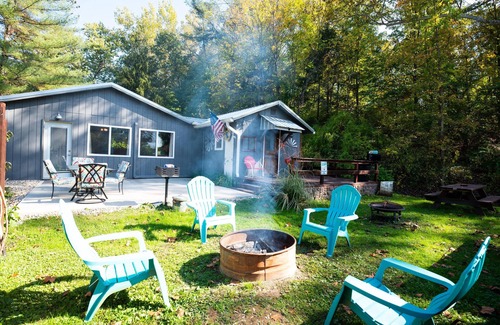 Nashville Cottage | Snoozy Snail short walk to town! Pet Friendly! Charming!