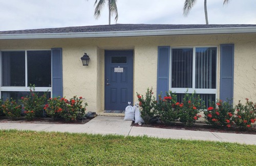 East Naples Villa | Snow birds, & Golfer Delight, 2BR,2BA single story Glades Golf and Country Club