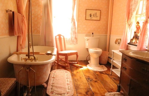 Hanover Other | Snow Daisy Inn