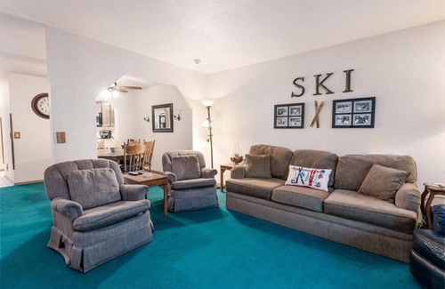 Summit Estates Apartment | Snow Summit Getaway