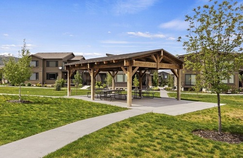 Huntsville House | Snowbasin Area Rental near Pineview Dam EW23A