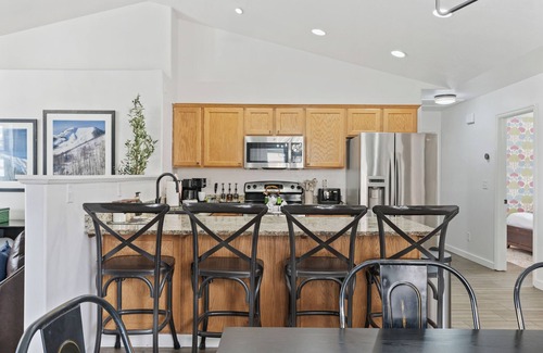 Ogden House | SnowBasin, Breakfast, Pets, Massage, BBQ, 30+