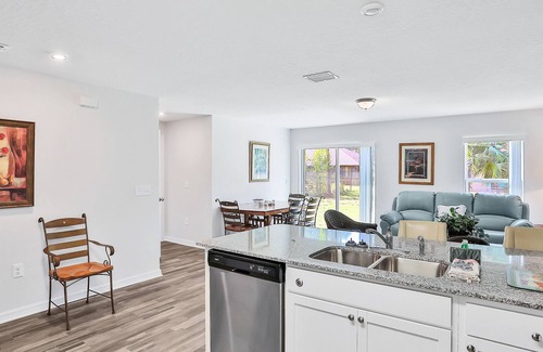 Indian Trails House | Snowbird & Family-Friendly Home with Central AC & WiFi - Near the Beach!