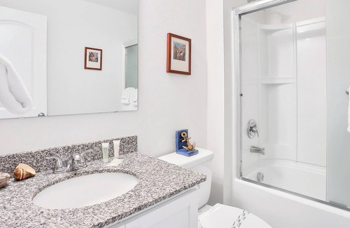 Indian Trails House | Snowbird & Family-Friendly Home with Central AC & WiFi - Near the Beach!