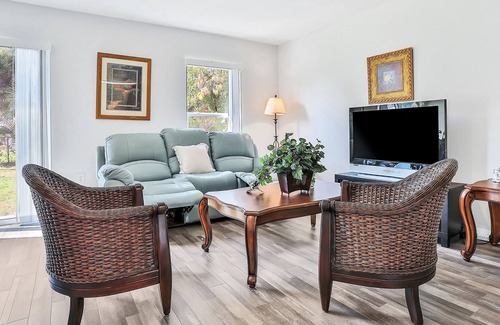 Indian Trails House | Snowbird & Family-Friendly Home with Central AC & WiFi - Near the Beach!